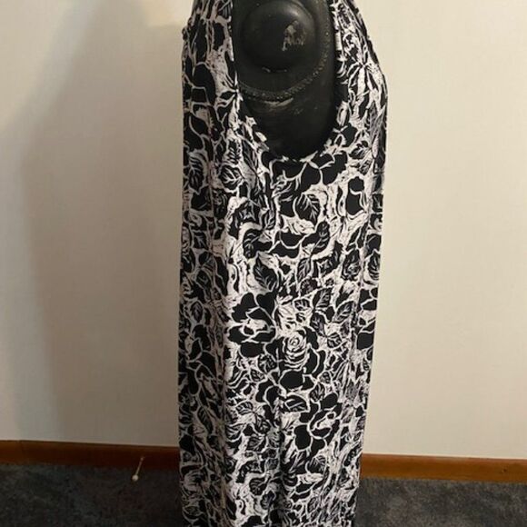 Periwinkle Black/White pleated front and back dress, size 14W - Picture 4 of 5